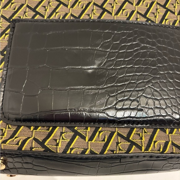 Black and Gold Patterned Handbag long strap - Picture 4 of 7